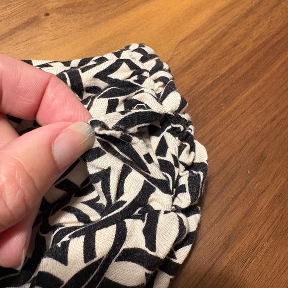 BCBGMaxAzria patterned skirt - size medium - Picture 10 of 10